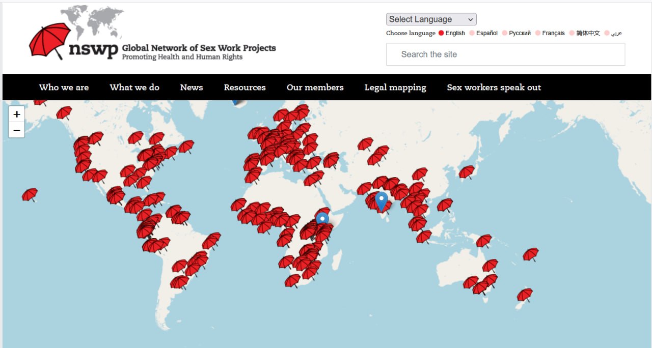 Скриншот сайта Global Network of Sex Work Projects: карта мира с отметками в виде красных зонтов